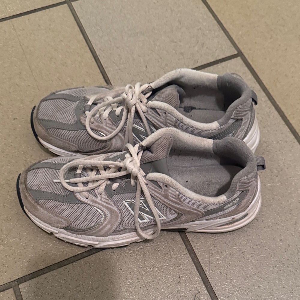 New Balance Men's Light Gray Sneakers